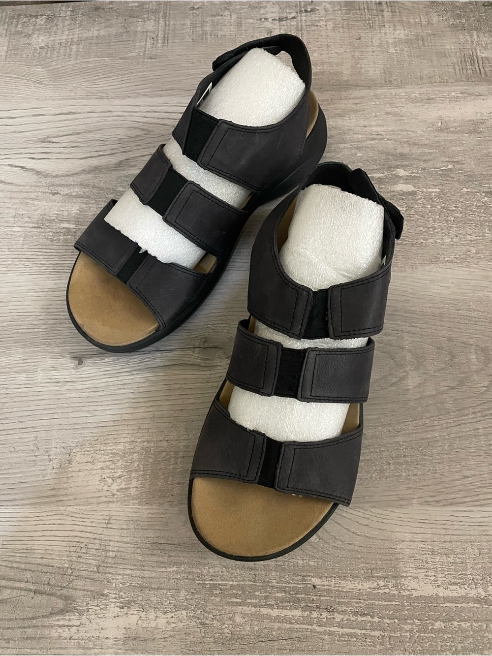 Kuru Coda Muse Dark Gray Triple-Strap Comfort Sandals